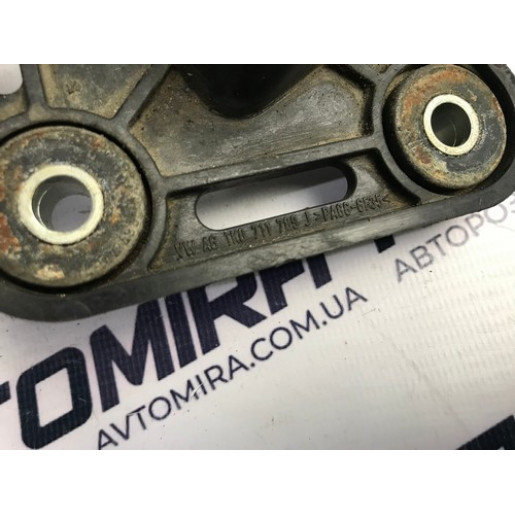 Кронштейн тросов коробки VW Passat B6 2005-2010 1K0711789J
